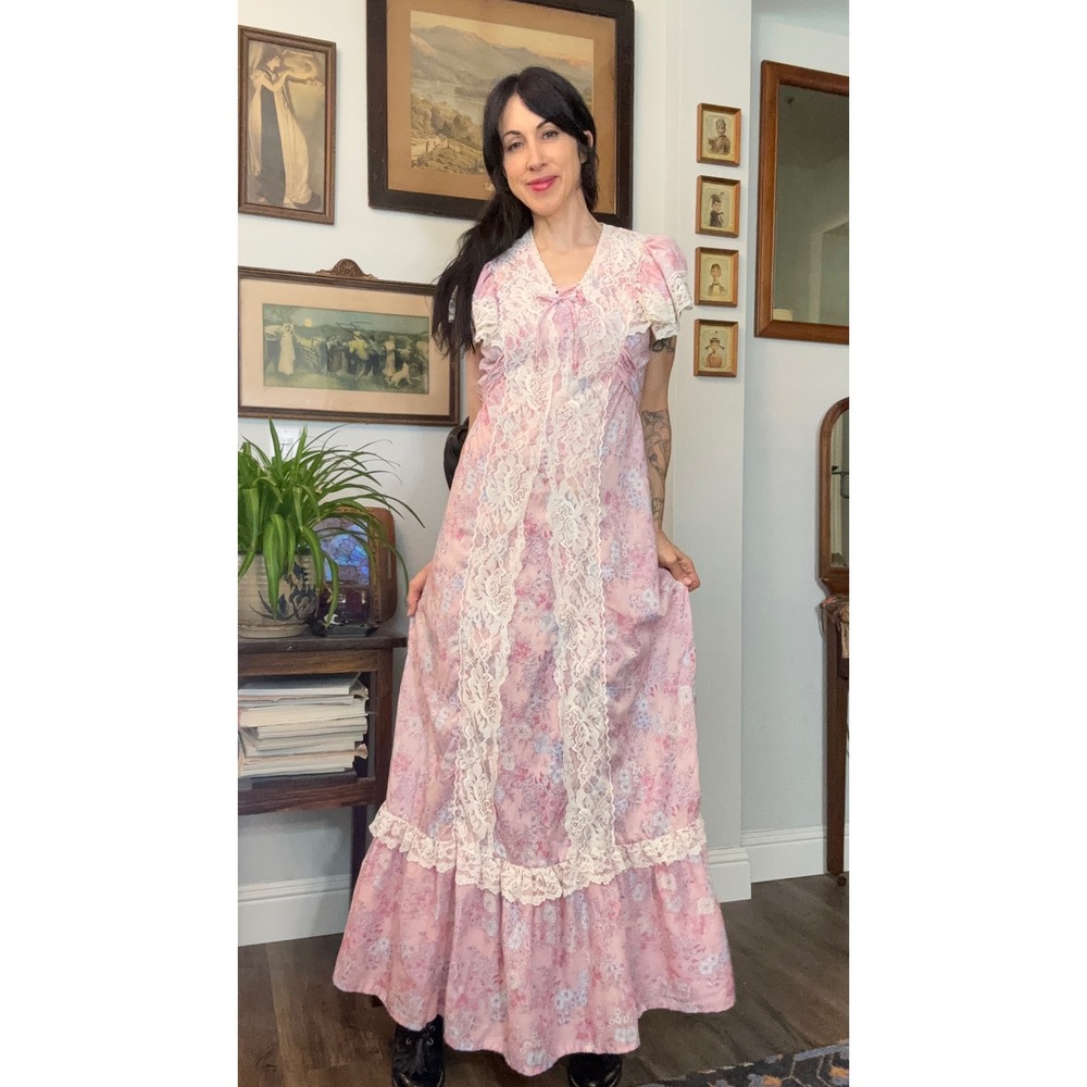 Vintage 70s Pink Floral Prairie Maxi Dress Lace Trim Empire Waist Cottagecore - Picture 2 of 10